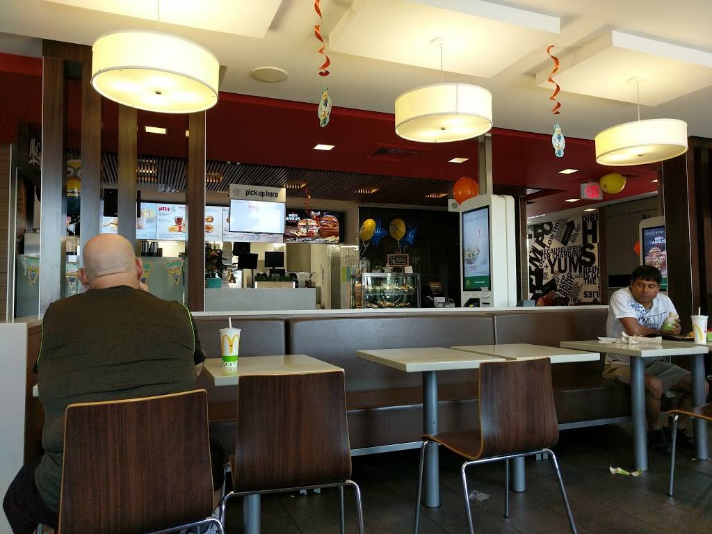 McDonalds | cafe | 3195 Howard Ave, Windsor, ON N8X 3Y9, Canada | 5199660131 OR +1 519-966-0131