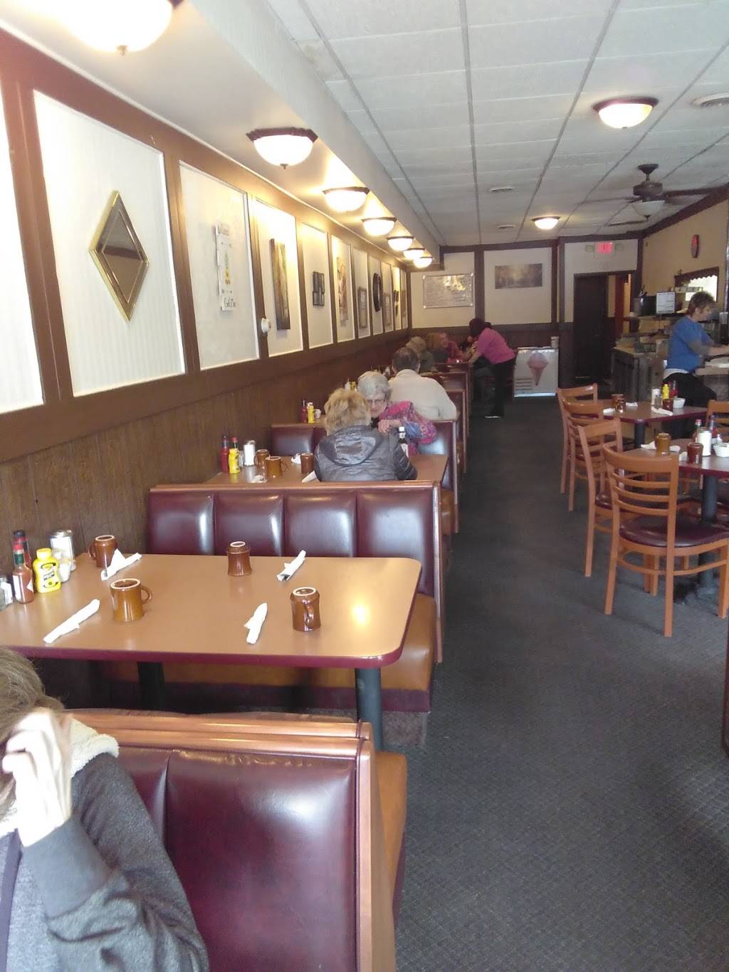 Gold Mine Restaurant | restaurant | 204 E St Paul St, Spring Valley, IL 61362, USA | 8156642640 OR +1 815-664-2640