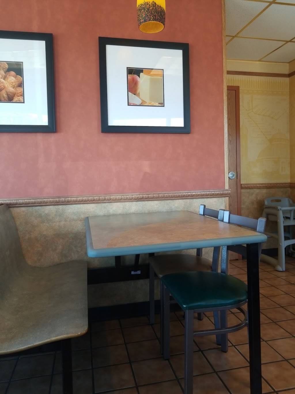 Subway | restaurant | 1085 N 7th St, Rochelle, IL 61068, USA | 8155627827 OR +1 815-562-7827