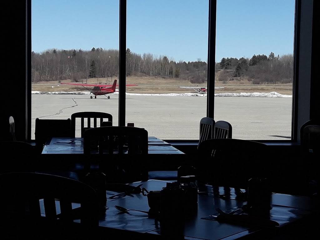 Restaurant L’Aviateur | restaurant | 1717 Rue Arthur-Fecteau, Gatineau, QC J8R 2Z9, Canada | 8196635487 OR +1 819-663-5487