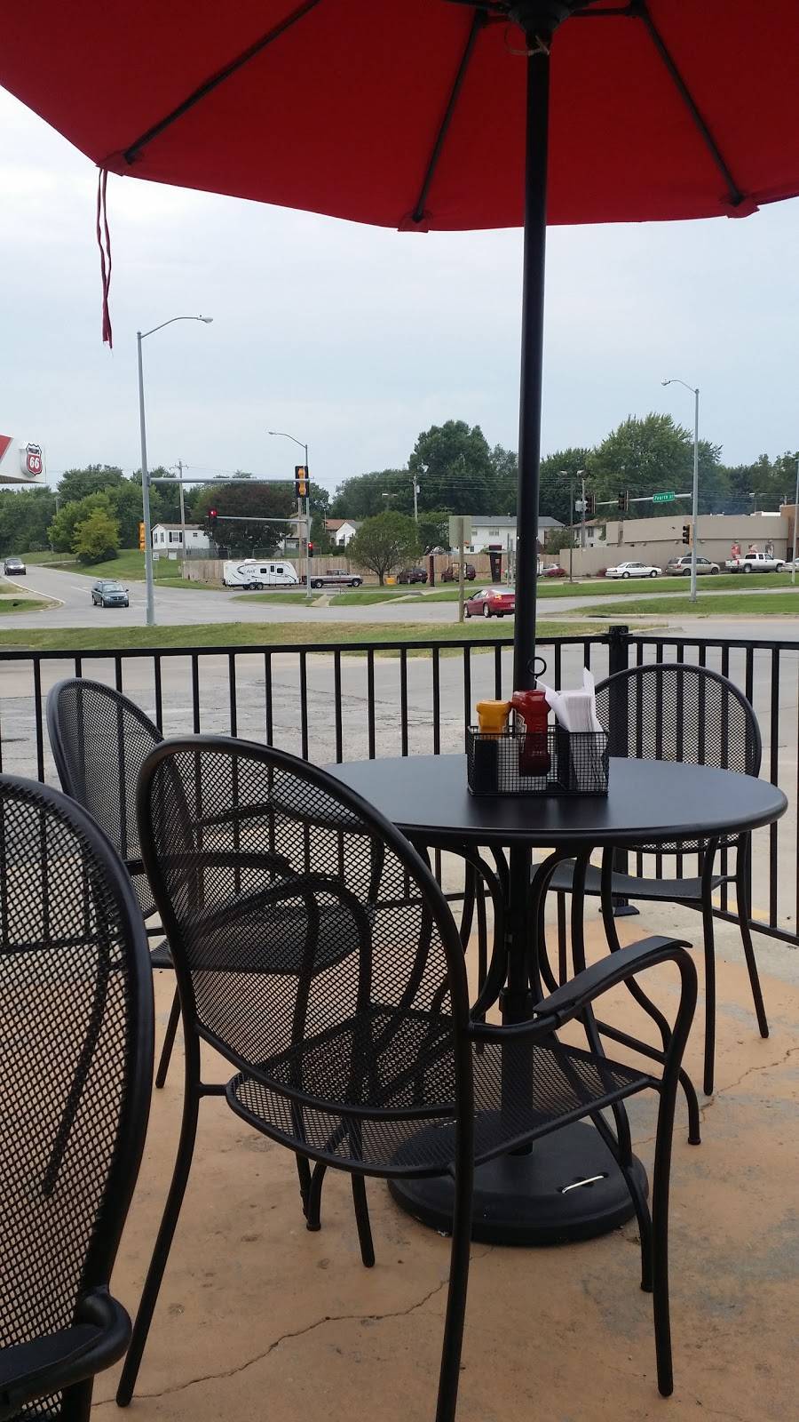 Dairy Queen Grill & Chill | restaurant | 915 W 4th St Ave, Holton, KS 66436, USA | 7853643110 OR +1 785-364-3110