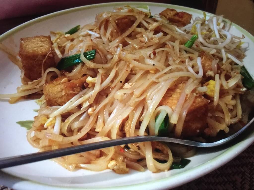 Bai Tong | restaurant | 1120 N Lincoln Ave, Loveland, CO 80537, USA | 9706854757 OR +1 970-685-4757