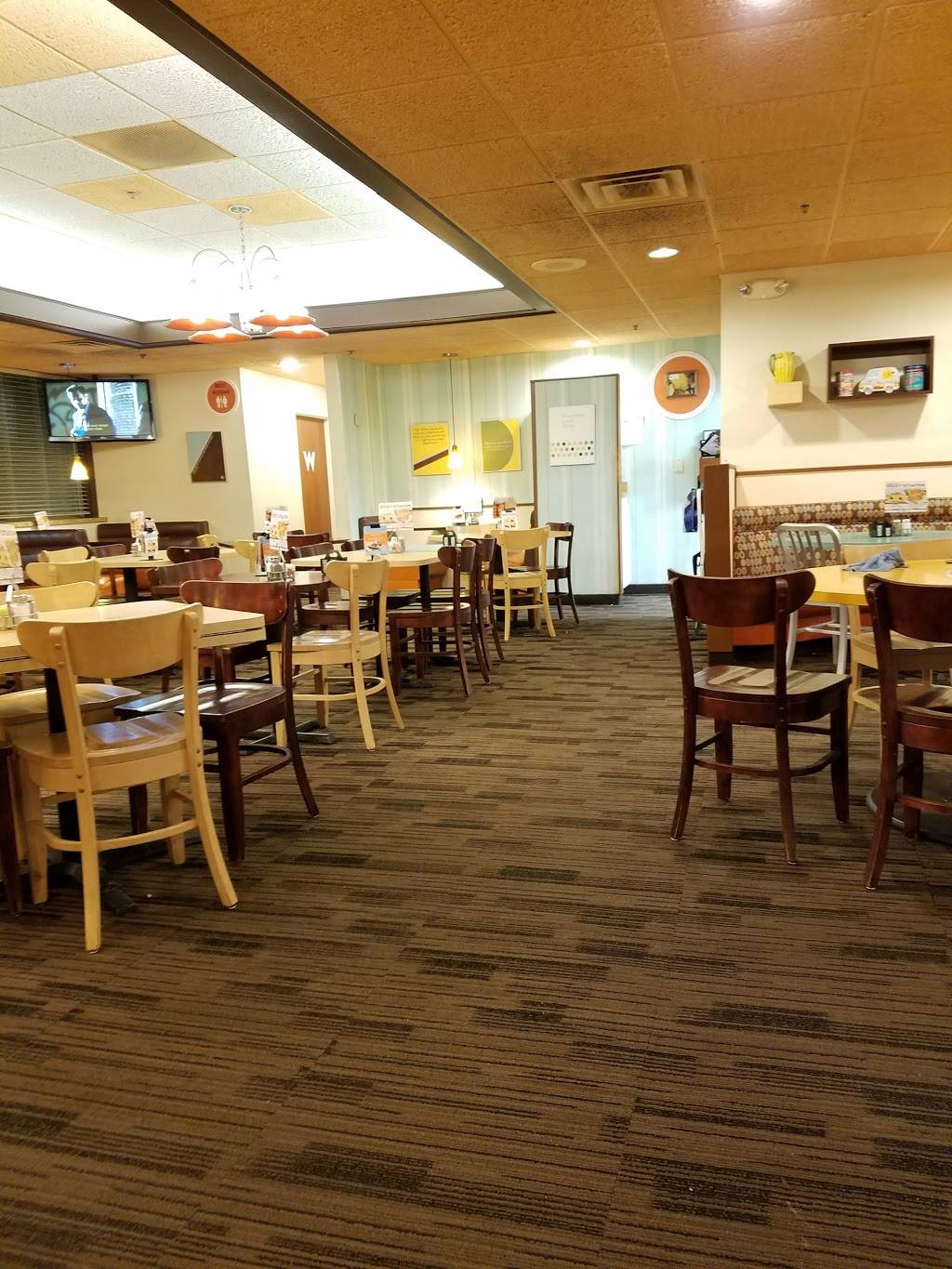 Village Inn | bakery | 2935 W Broadway, Council Bluffs, IA 51501, USA | 7123287377 OR +1 712-328-7377