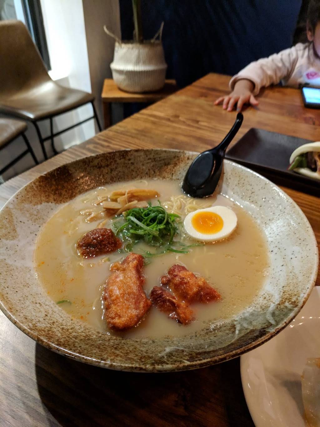 Ramen Kuro Shiro | restaurant | 128 Crown St, New Haven, CT 06510, USA | 4752345568 OR +1 475-234-5568