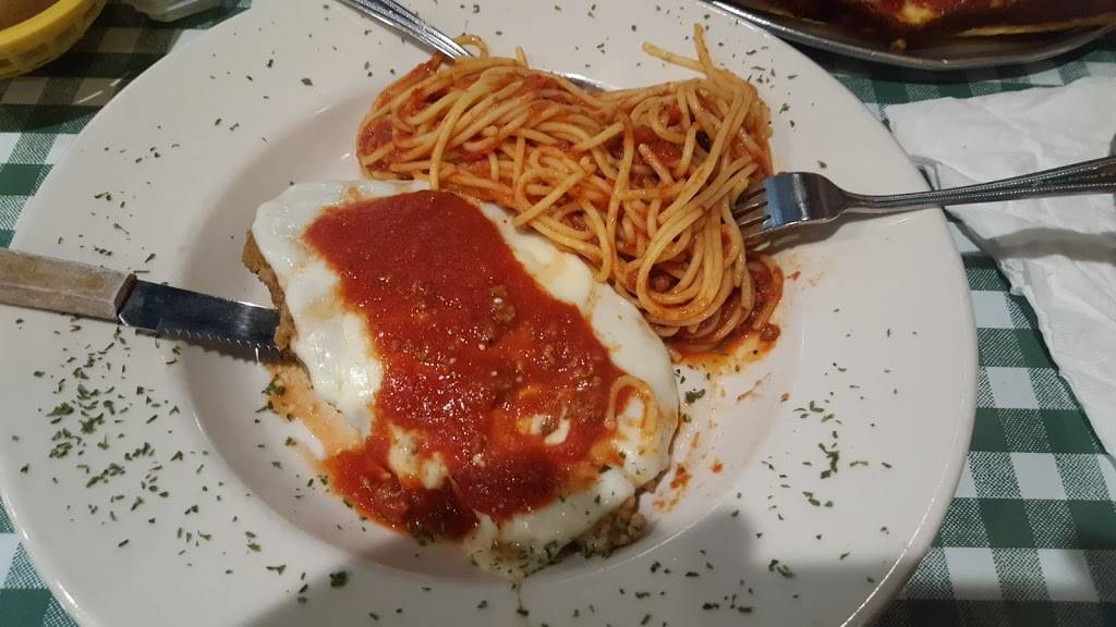 Cloverleaf Bar & Restaurant | restaurant | 24443 Gratiot Ave, Eastpointe, MI 48021, USA | 5867775391 OR +1 586-777-5391