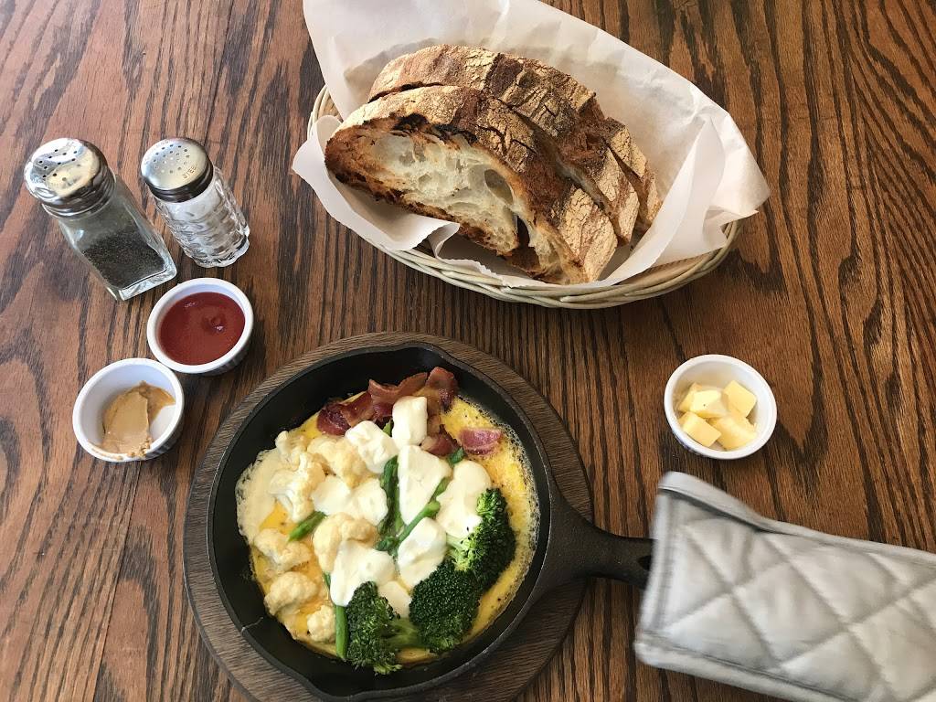 Gomi Korean Wine Bar | restaurant | 186 Avenue A, New York, NY 10009, USA | 6467070707 OR +1 646-707-0707