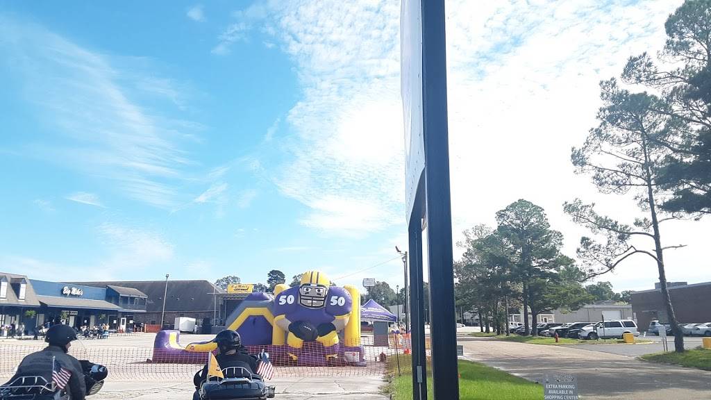 Big Mikes Sports Bar & Grill | restaurant | 123 Aspen Square, Denham Springs, LA 70726, USA | 2252435258 OR +1 225-243-5258