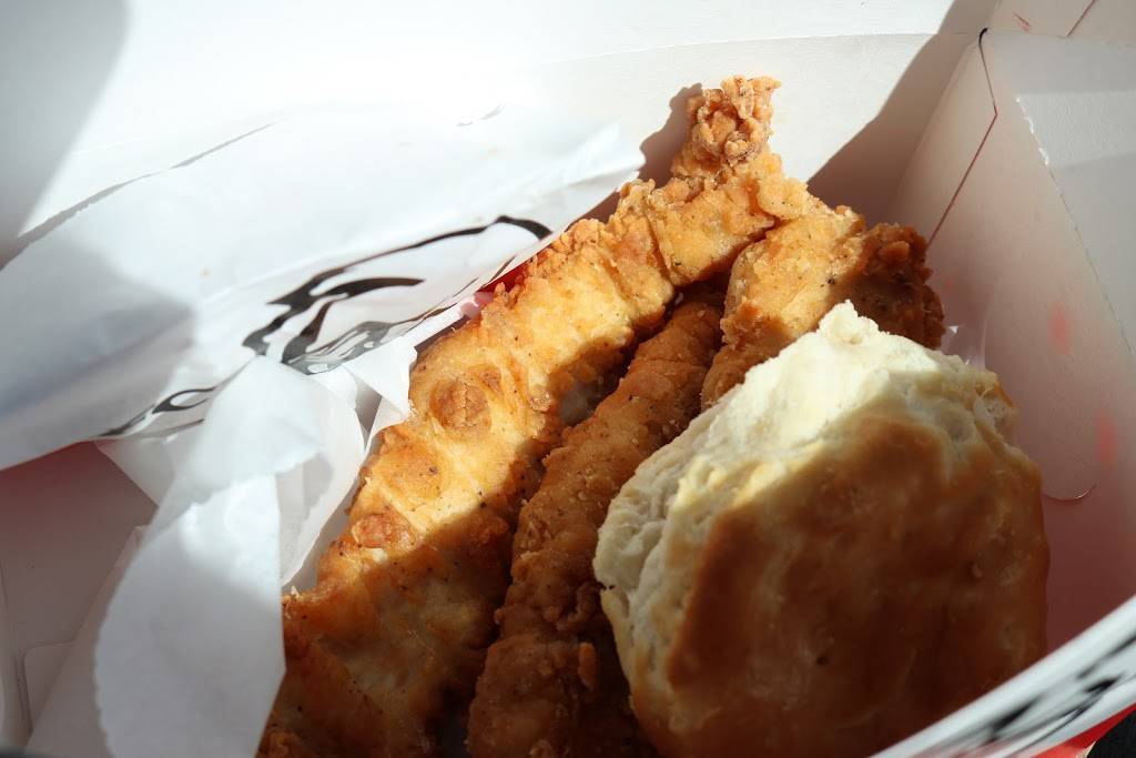 KFC | restaurant | 3945 Red Bank Rd, Cincinnati, OH 45227, USA | 5132711956 OR +1 513-271-1956