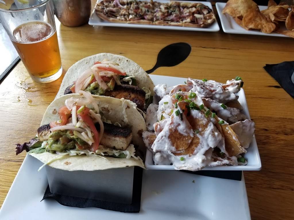 The Crooked Spoon Gastropub | restaurant | 200 Citrus Tower Blvd, Clermont, FL 34711, USA | 3524047808 OR +1 352-404-7808