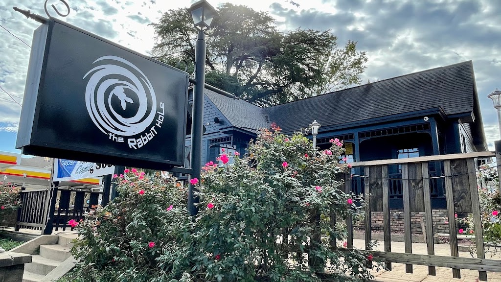 The Rabbit Hole - Tuscaloosa | restaurant | 1407 University Blvd, Tuscaloosa, AL 35401, USA | 2055495076 OR +1 205-549-5076