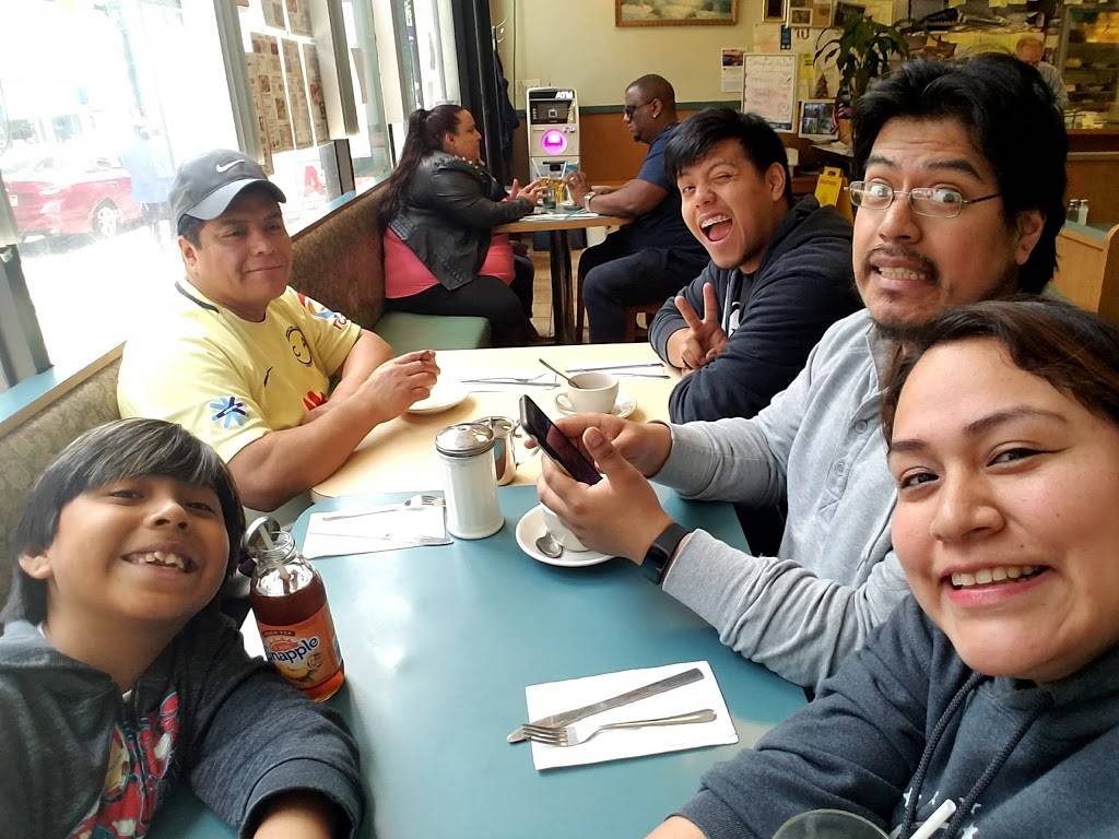 Rainbow Diner | meal takeaway | 2197 White Plains Rd, Bronx, NY 10462, USA | 7188237715 OR +1 718-823-7715