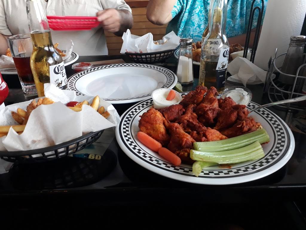 Big Dawgs Family Sports Restaurant | restaurant | 1330 Blanding Blvd # 135, Orange Park, FL 32065, USA | 9042724204 OR +1 904-272-4204