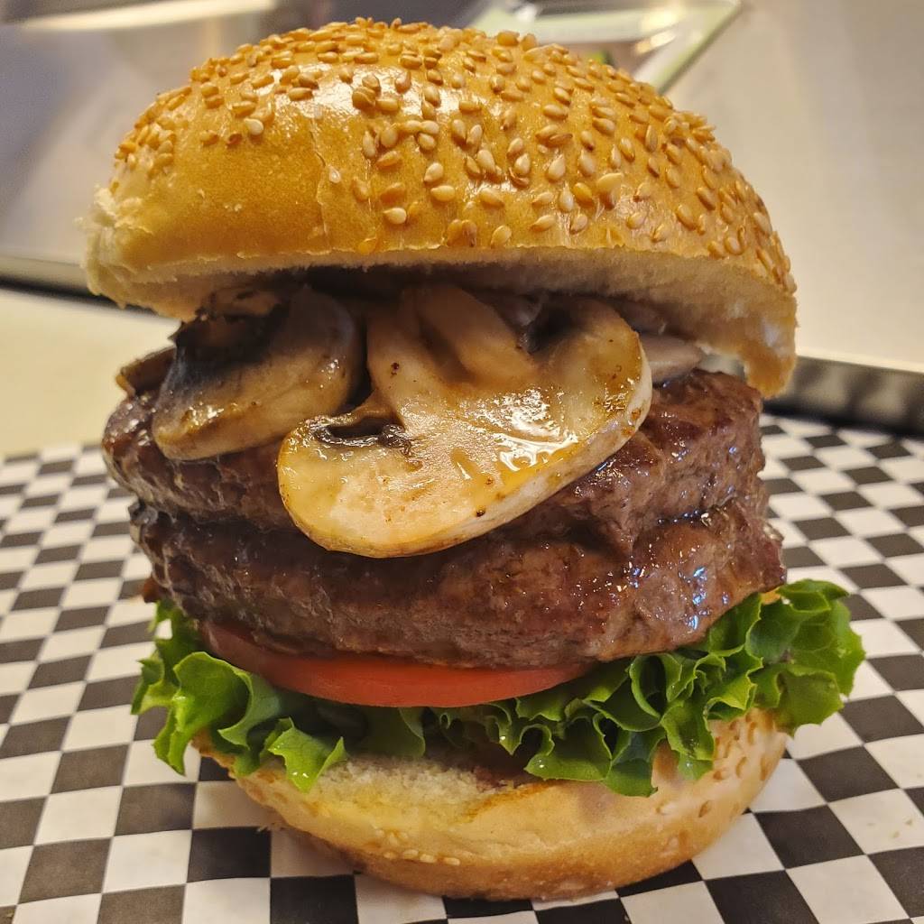 Squeeze Burger | restaurant | 1630 K St, Sacramento, CA 95814, USA | 9164922499 OR +1 916-492-2499