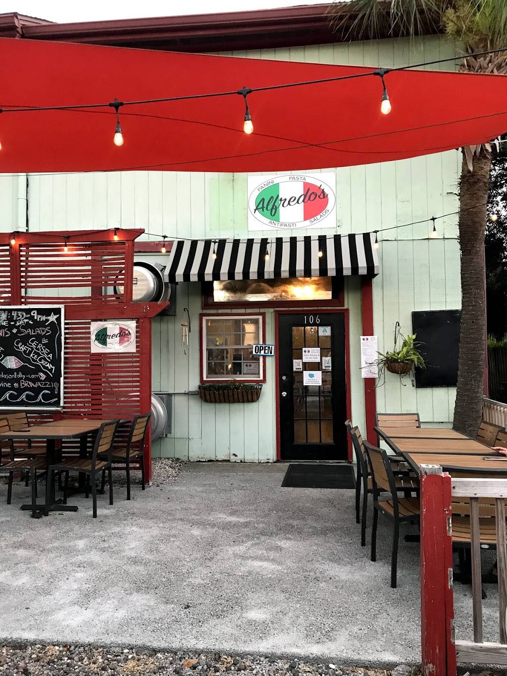 Alfredos On Folly | restaurant | 106 W Hudson Ave, Folly Beach, SC 29439, USA | 8436330225 OR +1 843-633-0225