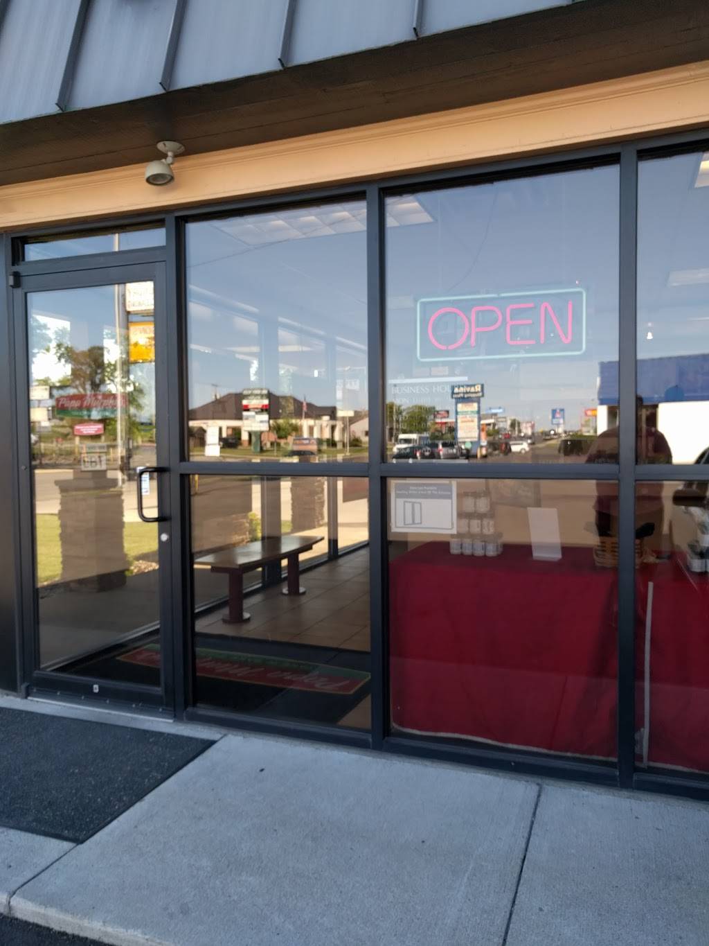 Papa Murphys Take N Bake Pizza | meal takeaway | 3380 E Main St, Richmond, IN 47374, USA | 7654881236 OR +1 765-488-1236