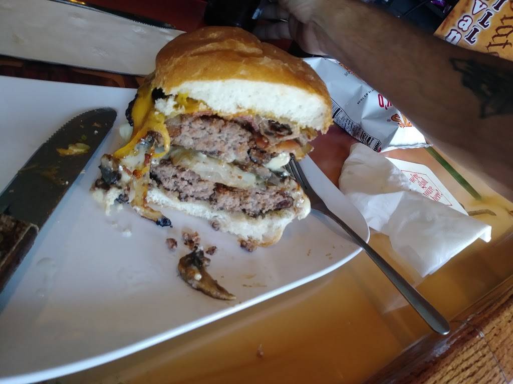 Corner Stables | restaurant | 2575 S Queen St, York, PA 17402, USA | 7177414320 OR +1 717-741-4320