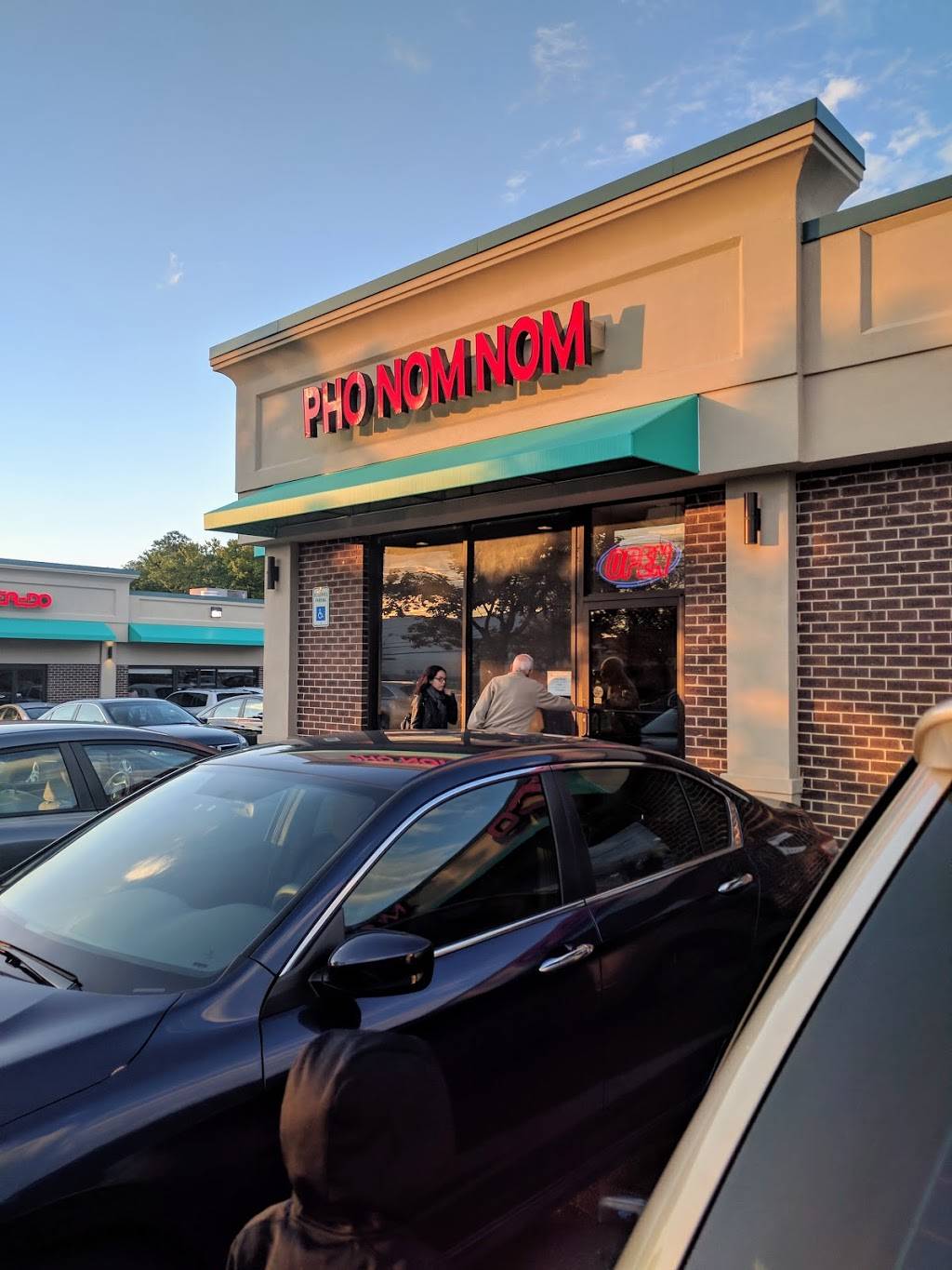 Pho Nom Nom | restaurant | 842 Rockville Pike, Rockville, MD 20852, USA | 3016100232 OR +1 301-610-0232