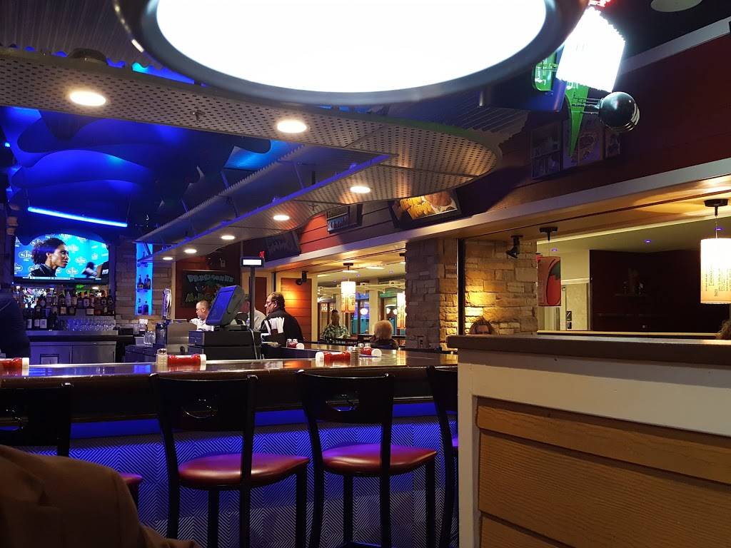 Chilis Grill & Bar | meal takeaway | General Mitchell International Airport (MKE), 5300 S Howell Ave, Milwaukee, WI 53207, USA | 4147475252 OR +1 414-747-5252