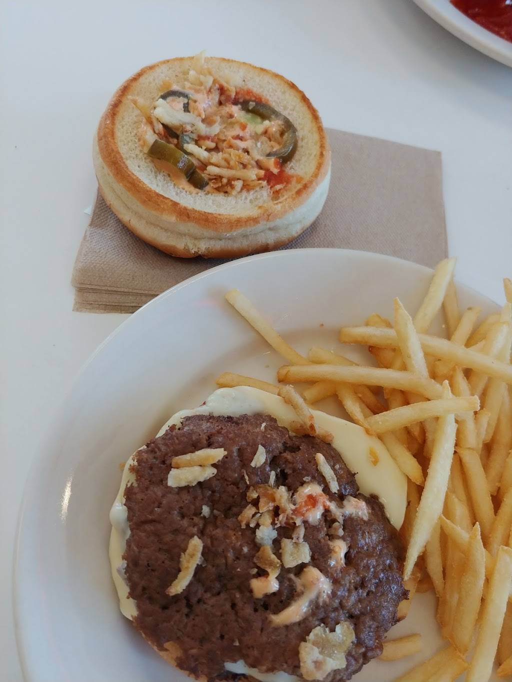 Steak n Shake | restaurant | 980 E Lewis and Clark Pkwy, Clarksville, IN 47129, USA | 8122851154 OR +1 812-285-1154