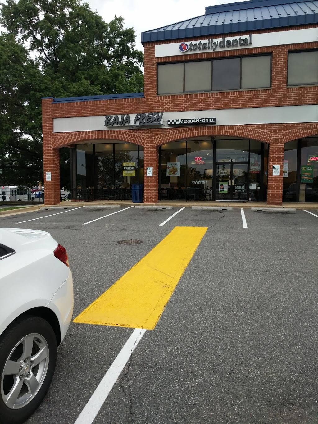 Baja Fresh Mexican Grill | restaurant | 3231-3233 Duke St, Alexandria, VA 22314, USA | 7038232888 OR +1 703-823-2888