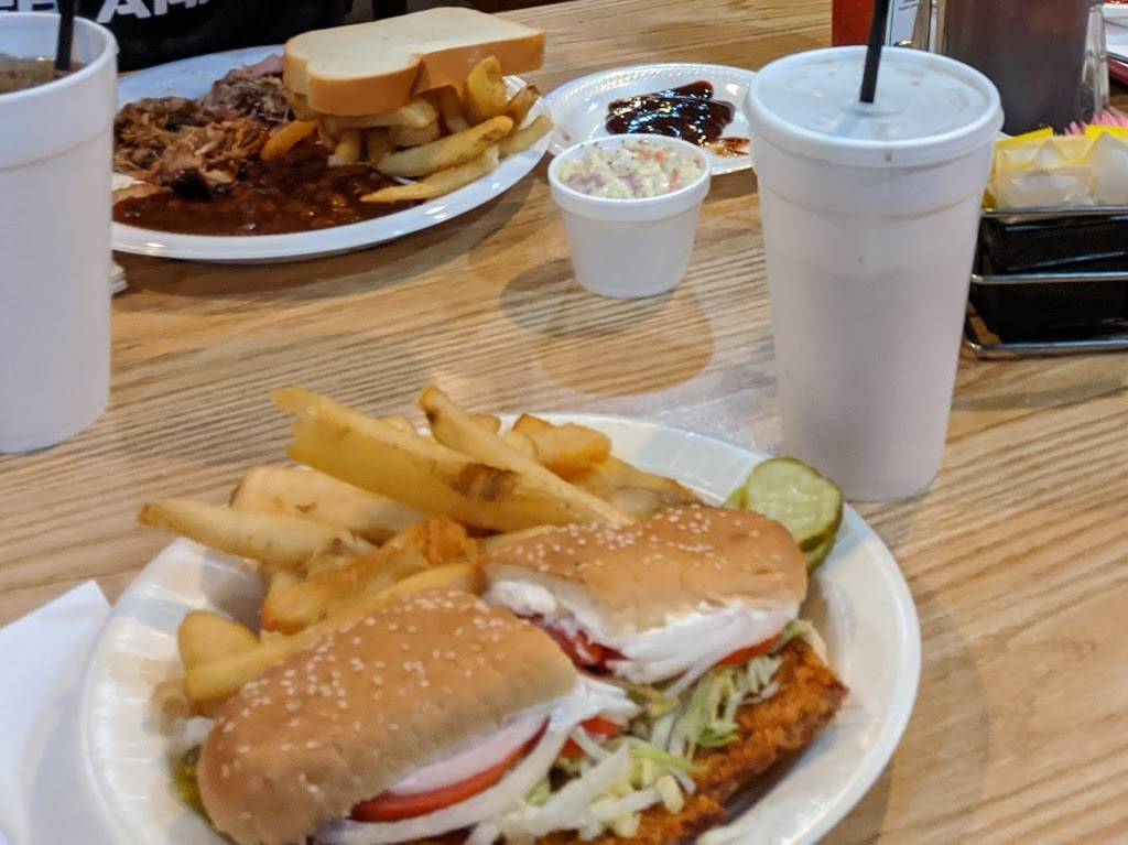 Smokebox BBQ Cafe | restaurant | 10020 N Ambassador Dr, Kansas City, MO 64153, USA | 8168918011 OR +1 816-891-8011