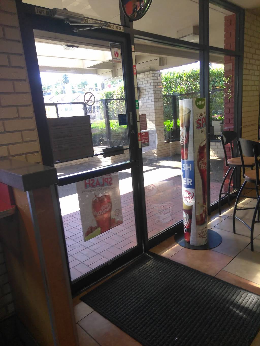 Jack in the Box | restaurant | 8502 Aurora Ave N, Seattle, WA 98103, USA | 2065242296 OR +1 206-524-2296