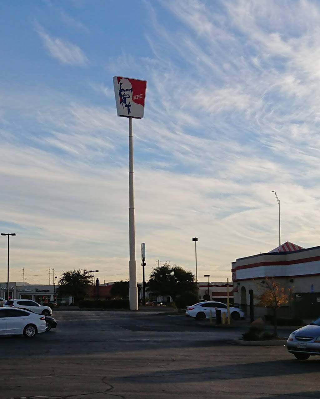KFC | restaurant | 7940 N Mesa St, El Paso, TX 79932, USA | 9155645127 OR +1 915-564-5127