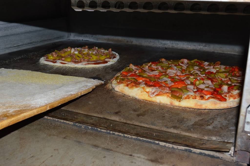 DeLindas Pizza | restaurant | 3725 Dewey Ave, Rochester, NY 14616, USA | 5855810820 OR +1 585-581-0820