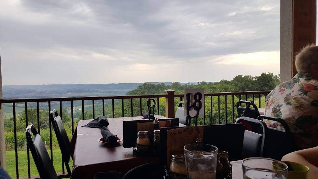 Larrys Lookout | restaurant | S2428 WI-95, Arcadia, WI 54612, USA | 6083231007 OR +1 608-323-1007