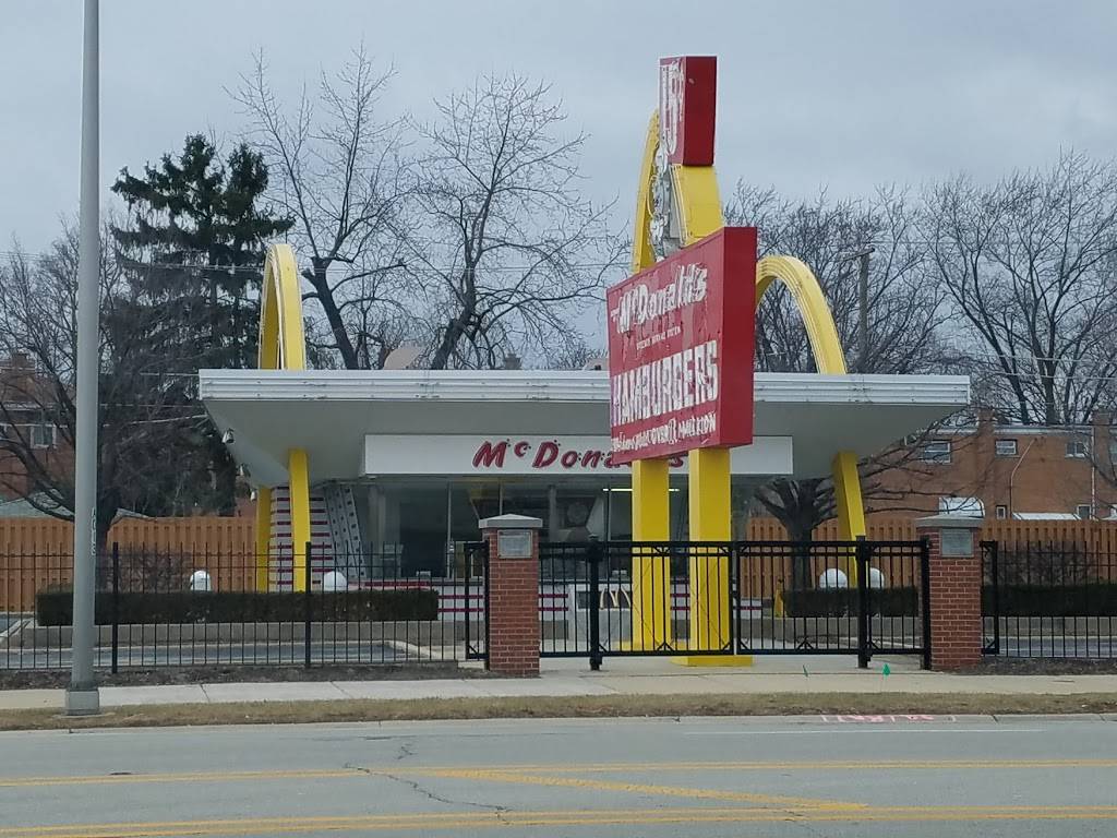 McDonalds | cafe | 444 S River Rd, Des Plaines, IL 60016, USA | 8478271220 OR +1 847-827-1220
