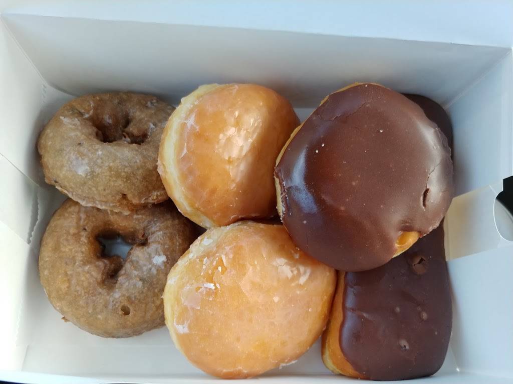 Hole in One Donuts | restaurant | 1113 W Dr Martin Luther King Jr Blvd, Seffner, FL 33584, USA | 8136624560 OR +1 813-662-4560