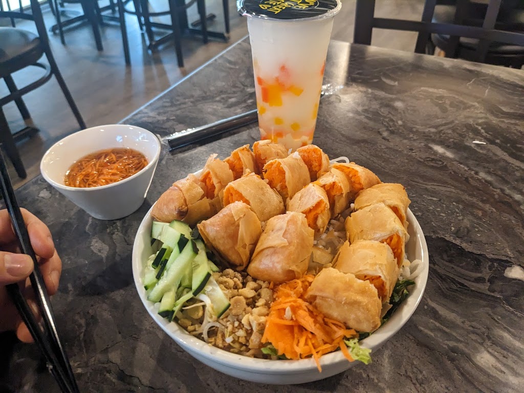 Pho House | restaurant | 5300 Fountains Dr NE #108, Cedar Rapids, IA 52411, USA | 3193209000 OR +1 319-320-9000