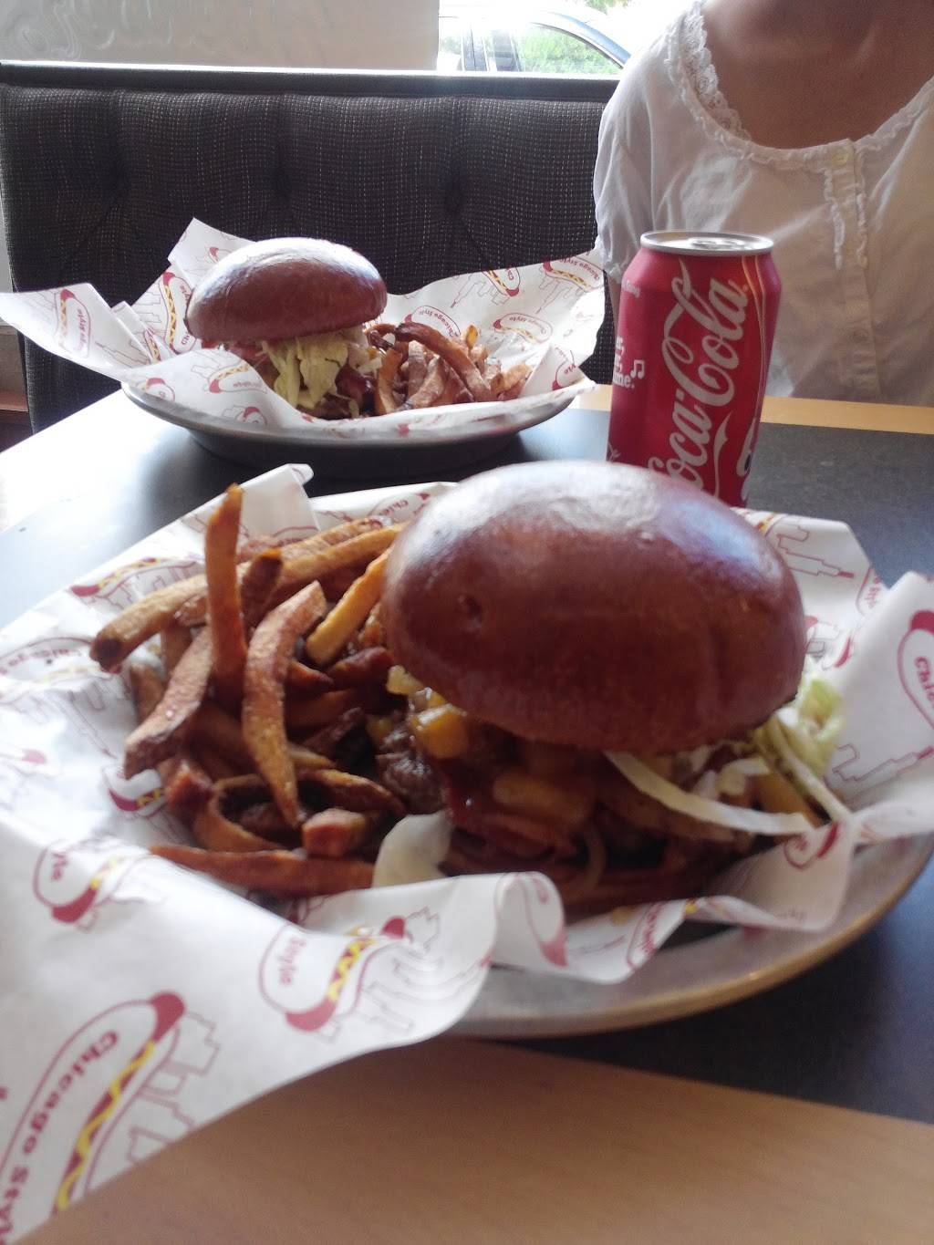 Manzos Burger | restaurant | 2353 W 111th St, Chicago, IL 60643, USA | 7737795945 OR +1 773-779-5945