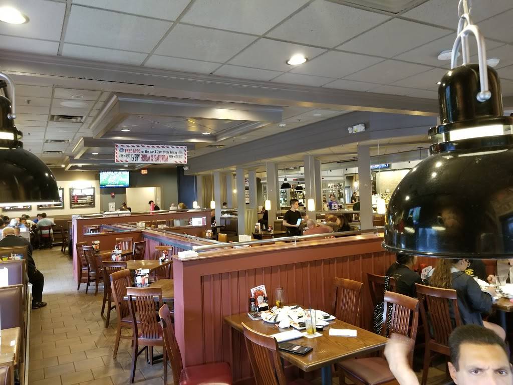 TGI Fridays | restaurant | 2240 N Ocean Ave, Farmingville, NY 11738, USA | 6317363631 OR +1 631-736-3631