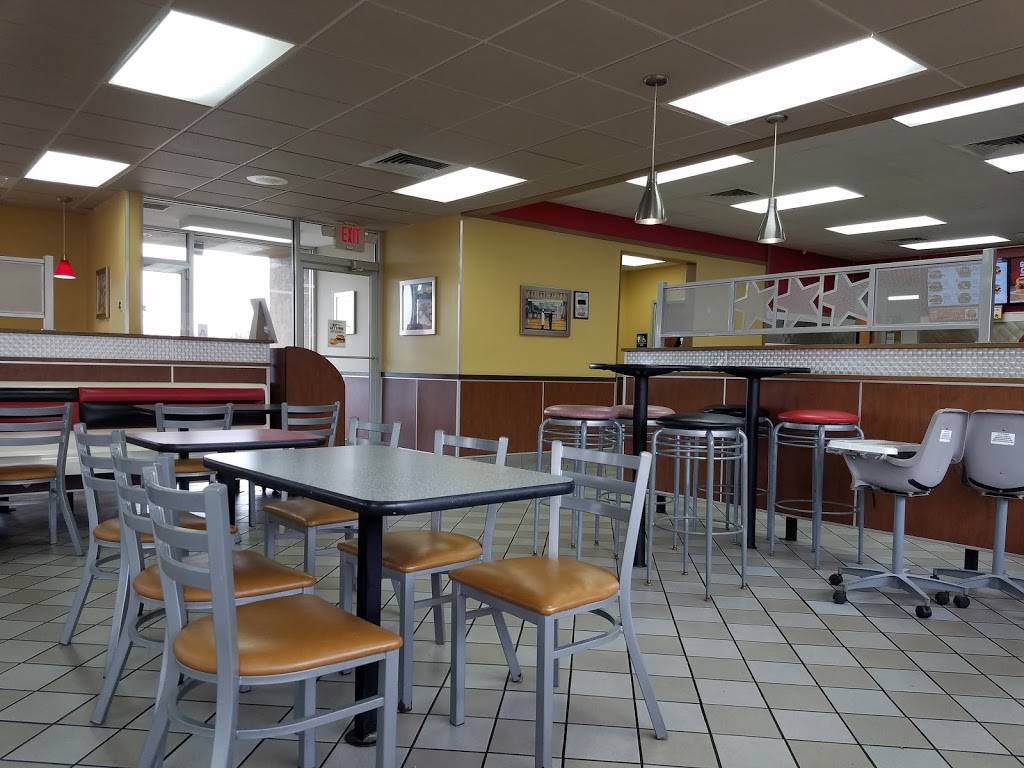 Hardees | restaurant | 10224 Big Bend Rd, Kirkwood, MO 63122, USA | 3149091430 OR +1 314-909-1430