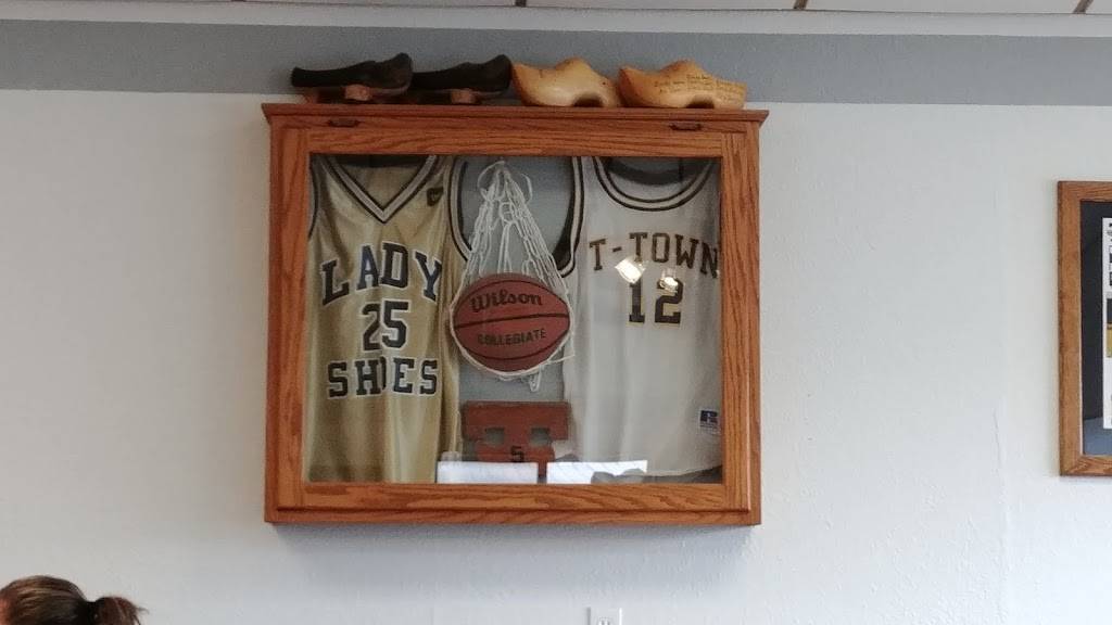 Kountry Kitchen | restaurant | 105 E Main St, Teutopolis, IL 62467, USA | 2178573948 OR +1 217-857-3948