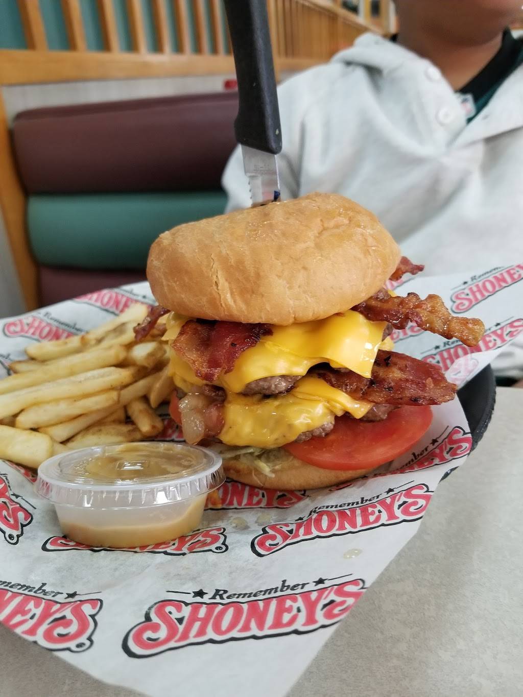 Shoneys Lumberton | restaurant | 3400 N Elm St, Lumberton, NC 28358, USA | 9107390274 OR +1 910-739-0274