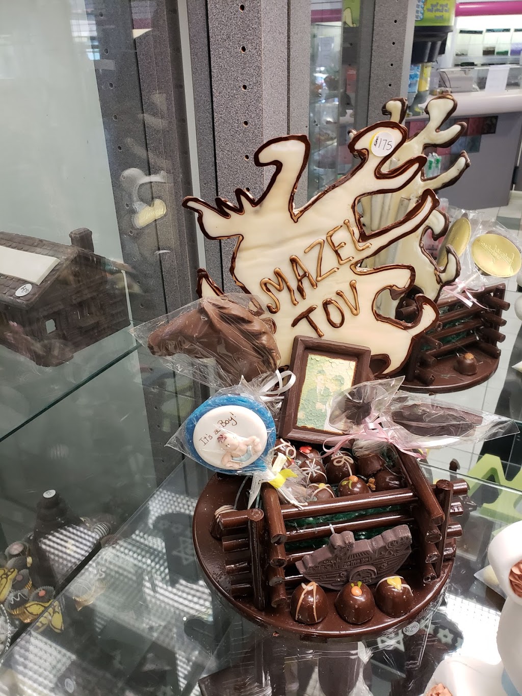 Illinois Nut & Candy | restaurant | 3745 Dempster St, Skokie, IL 60076, USA | 8476775777 OR +1 847-677-5777