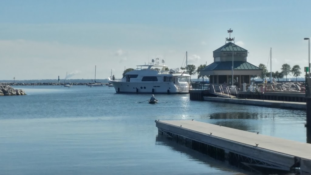 Roundhouse at McKinley Marina | meal takeaway | 1750 N Lincoln Memorial Dr, Milwaukee, WI 53202, USA | 4142735224 OR +1 414-273-5224