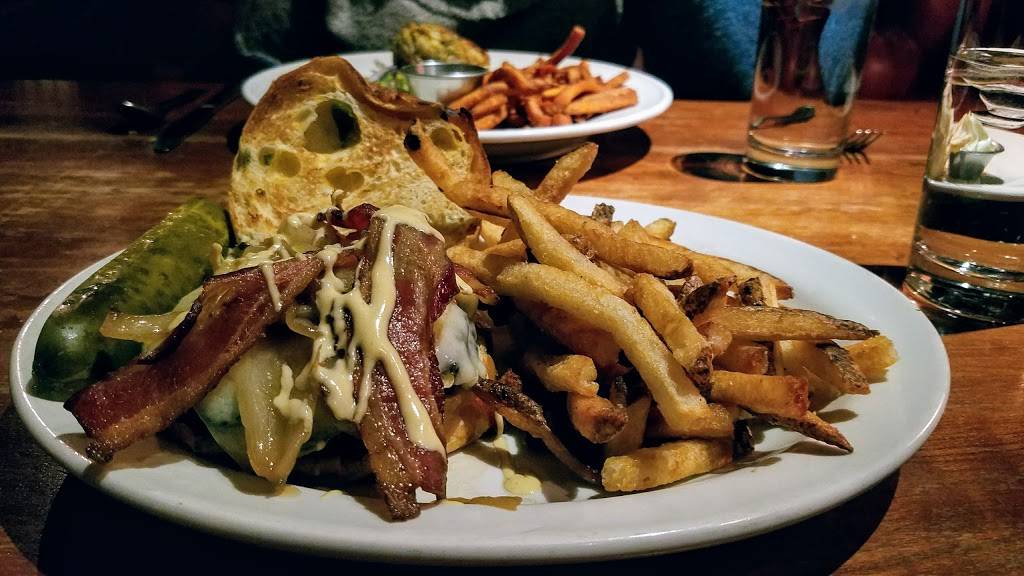 Clydes | meal takeaway | 42920 Broadlands Blvd, Broadlands, VA 20148, USA | 5712091200 OR +1 571-209-1200