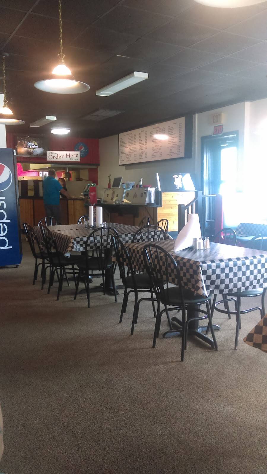 Michaels Pizzeria | restaurant | 2204 4th St, Altoona, PA 16601, USA | 8149412272 OR +1 814-941-2272