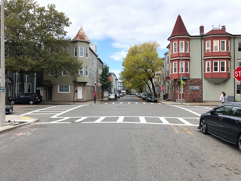 Oliveiras Restaurant E Boston | restaurant | 297 Chelsea St, Boston, MA 02128, USA | 6175617277 OR +1 617-561-7277