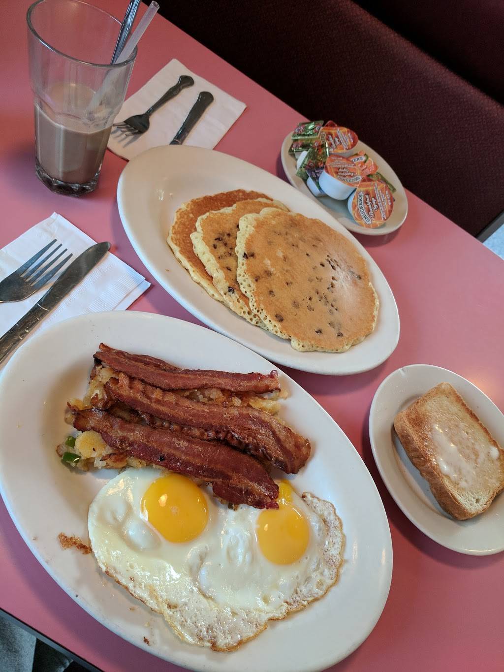Glendale Diner | restaurant | 71-08 Myrtle Ave, Glendale, NY 11385, USA | 7183668846 OR +1 718-366-8846