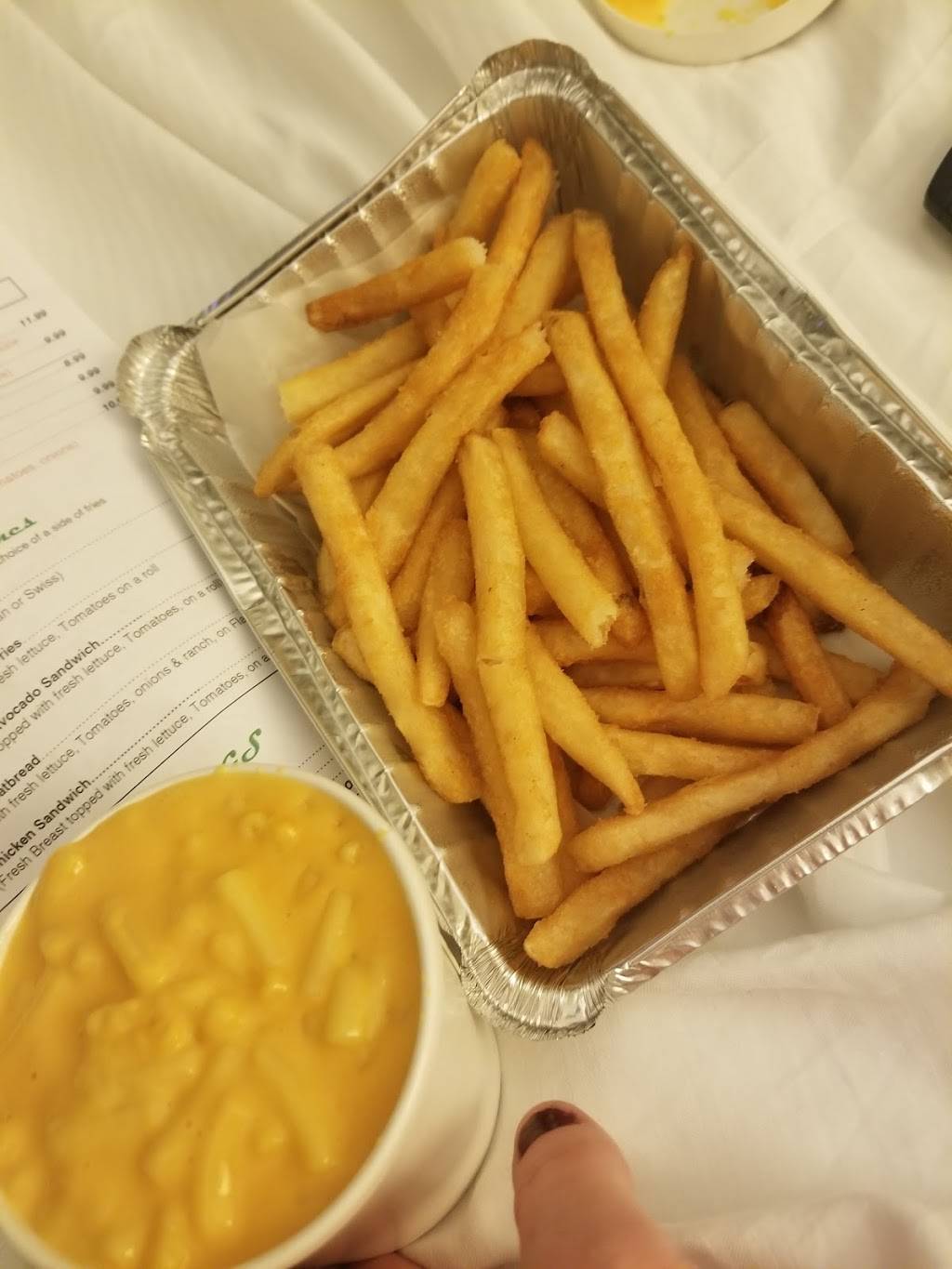 Muncheez | restaurant | 6640 Collins Ave, Miami Beach, FL 33141, USA | 3058688282 OR +1 305-868-8282