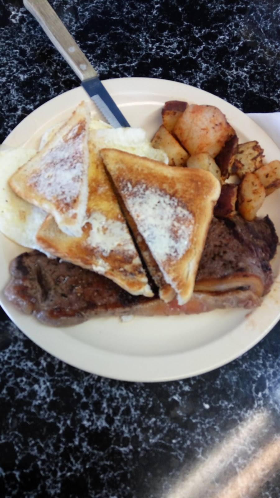 Bishops 4th Street Diner | restaurant | 184 Admiral Kalbfus Rd, Newport, RI 02840, USA | 4018472069 OR +1 401-847-2069