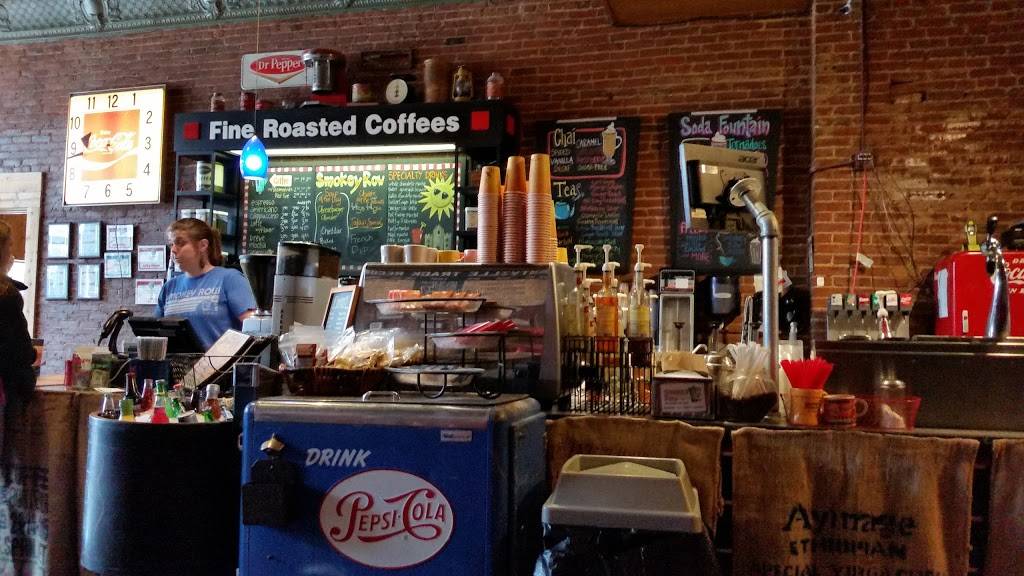 Smokey Row Coffee | cafe | 111 E Monroe St, Pleasantville, IA 50225, USA | 5158485959 OR +1 515-848-5959
