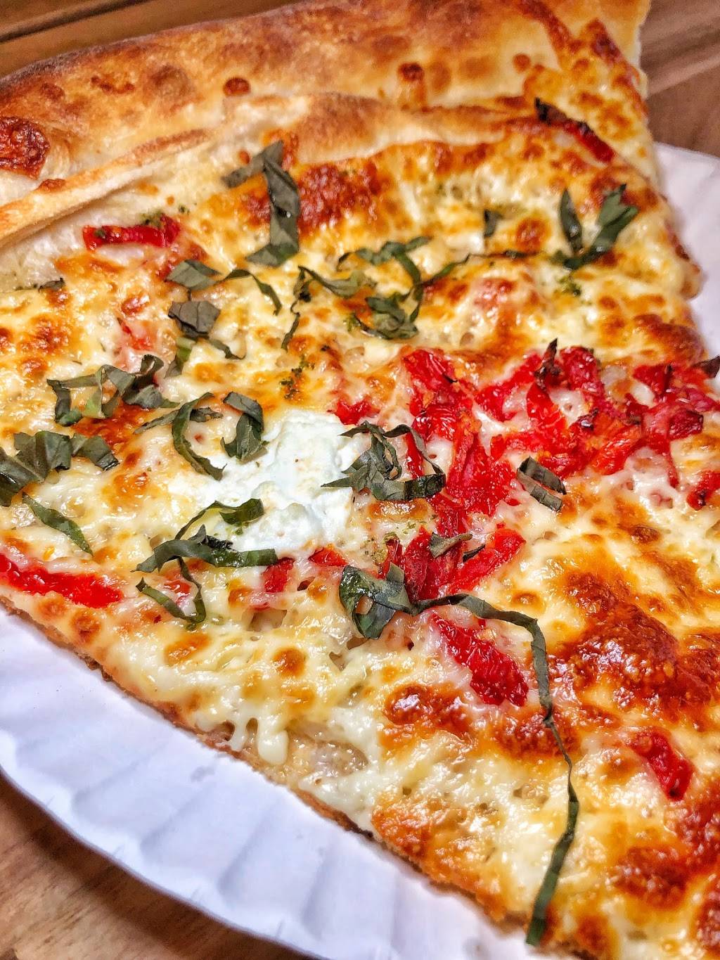 New-Yorkaise | restaurant | 309 de la Montagne, Montréal, QC H3C 0R9, Canada | 5145437616 OR +1 514-543-7616