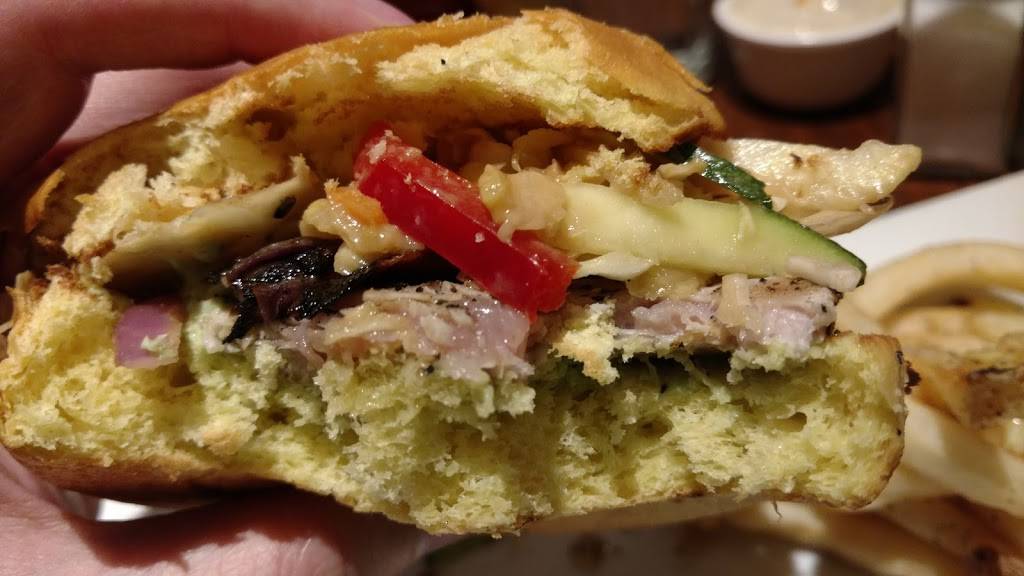 Bobby Vans | restaurant | Terminal 8, Jamaica, NY 11430, USA | 7185532100 OR +1 718-553-2100