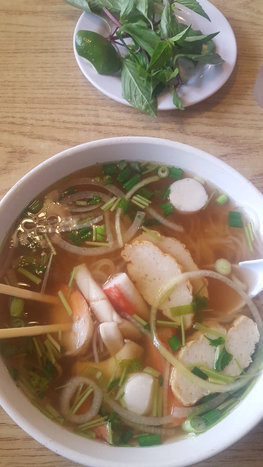 Pho Viet | restaurant | 5475 S 27th St, Milwaukee, WI 53221, USA | 4142828852 OR +1 414-282-8852