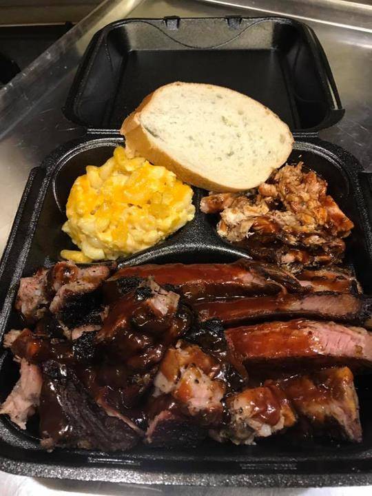 Maes Que House | restaurant | 17093 S Jodave Ave, Hazel Crest, IL 60429, USA | 7086270032 OR +1 708-627-0032